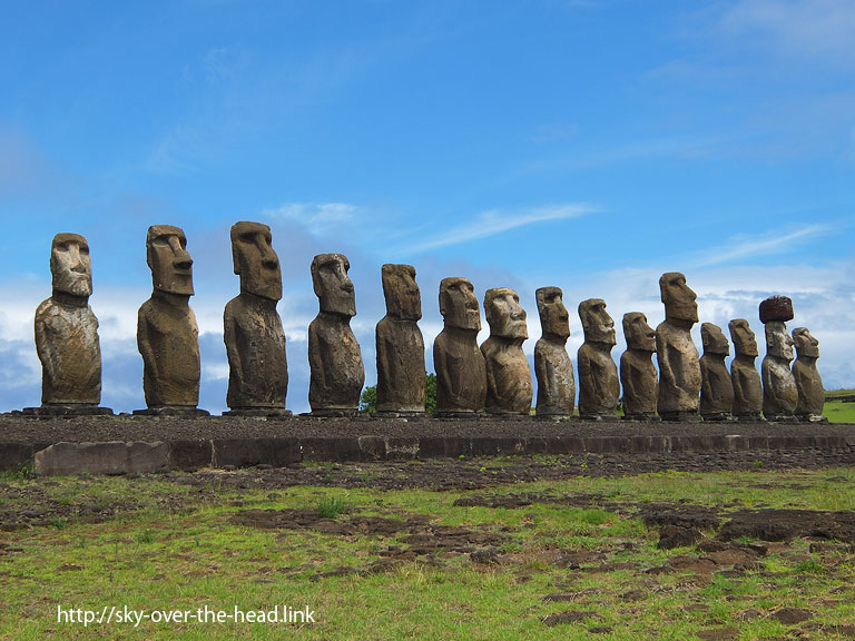 トンガリキのモアイ｜ラパ・ヌイ島（チリ）／Rapa Nui Island (Chile)