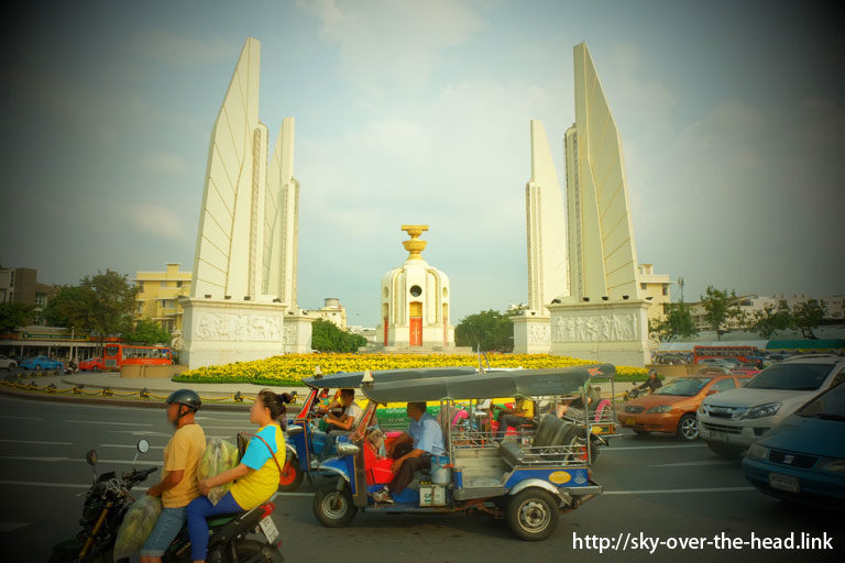 民主記念塔（タイ）／Democracy Monument ( Thailand )