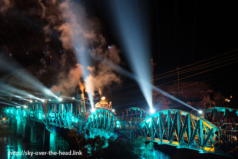 クウェー川鉄橋フェスティバル（タイ）／River Kwai Bridge Festival(Thailand)
