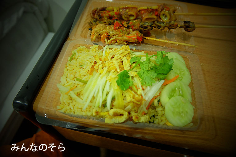 夜市の屋台でテイクアウト＠スコータイ／タイ
