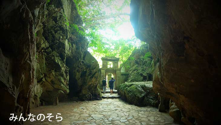 「五行山」で洞窟と寺院めぐり