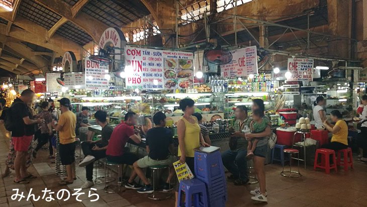 ベンタン市場で、べトナム名物「バインセオ」を食す＠べトナム／ホーチミン