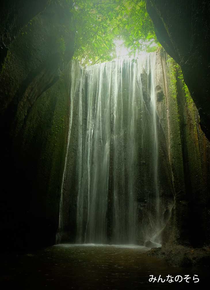 秘境！トゥカッド・チュプン（Tukad Cepung Waterfall）の滝
