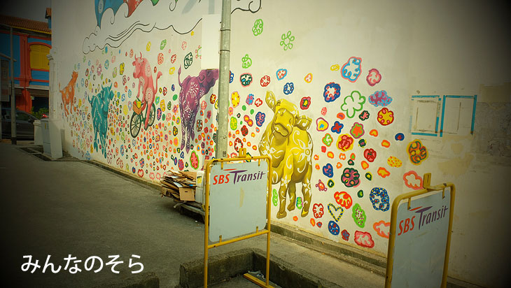 リトルインディア！原色の壁画アートがポップ