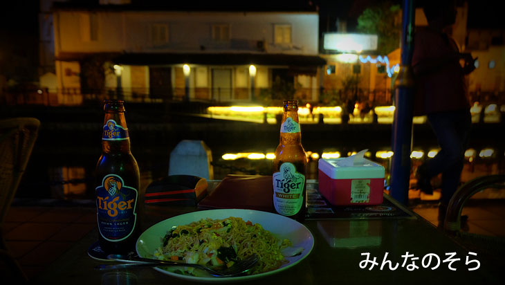 マラッカ川沿いのレストランで、夕ご飯